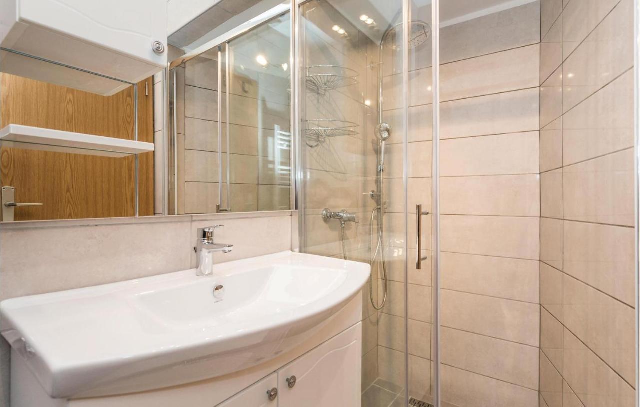 Cozy Apartment In Lovran With Kitchen Екстериор снимка