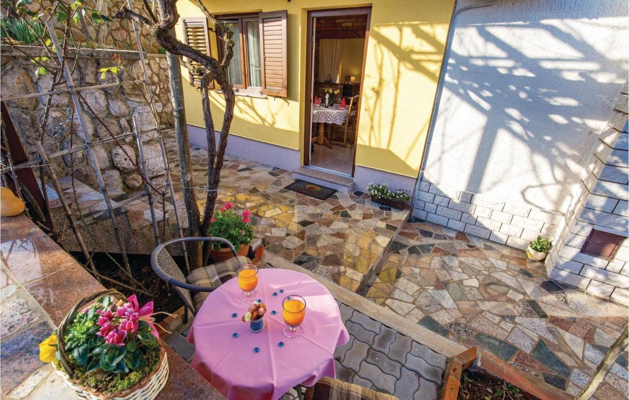 Cozy Apartment In Lovran With Kitchen Екстериор снимка