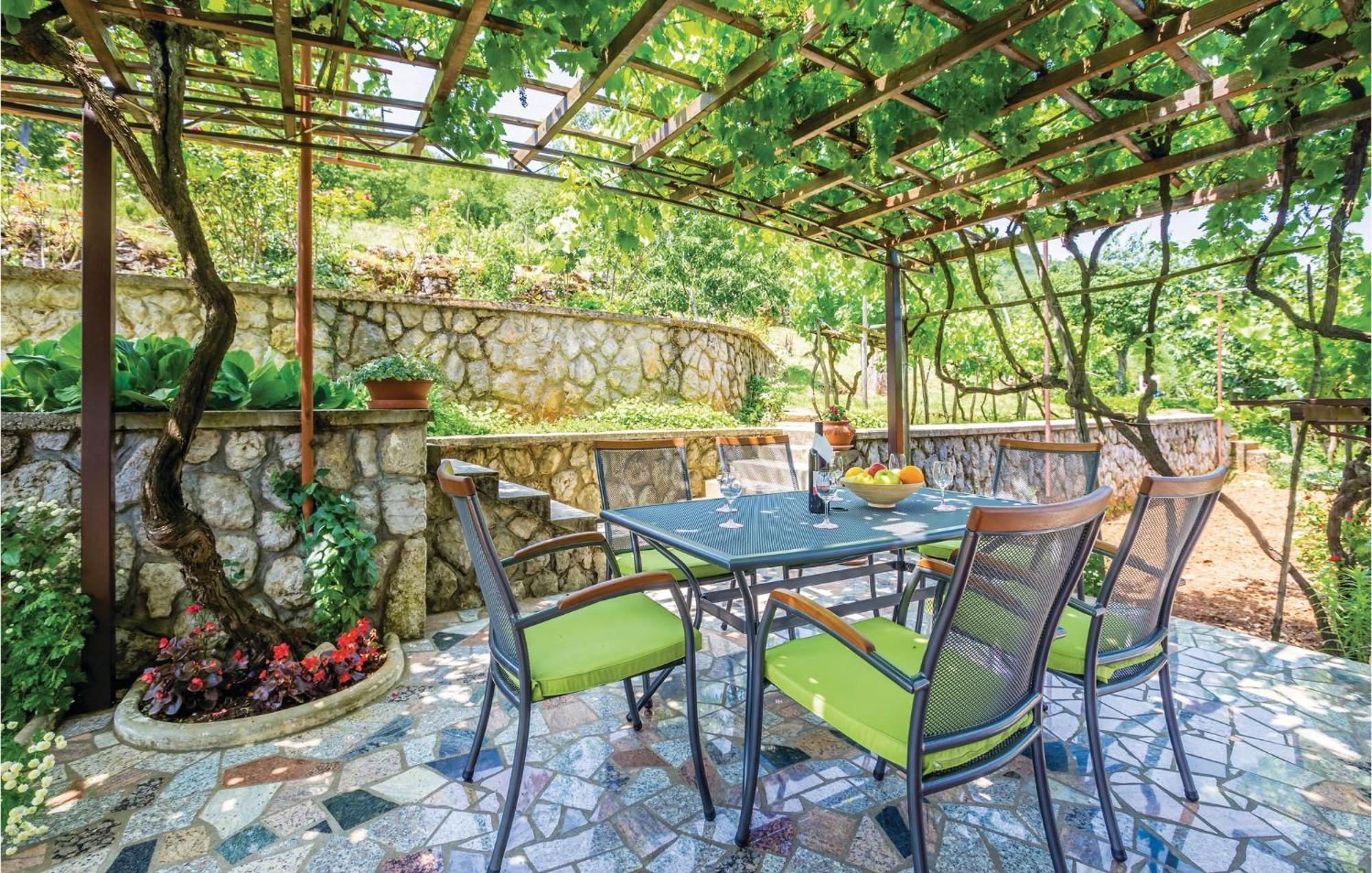 Cozy Apartment In Lovran With Kitchen Екстериор снимка